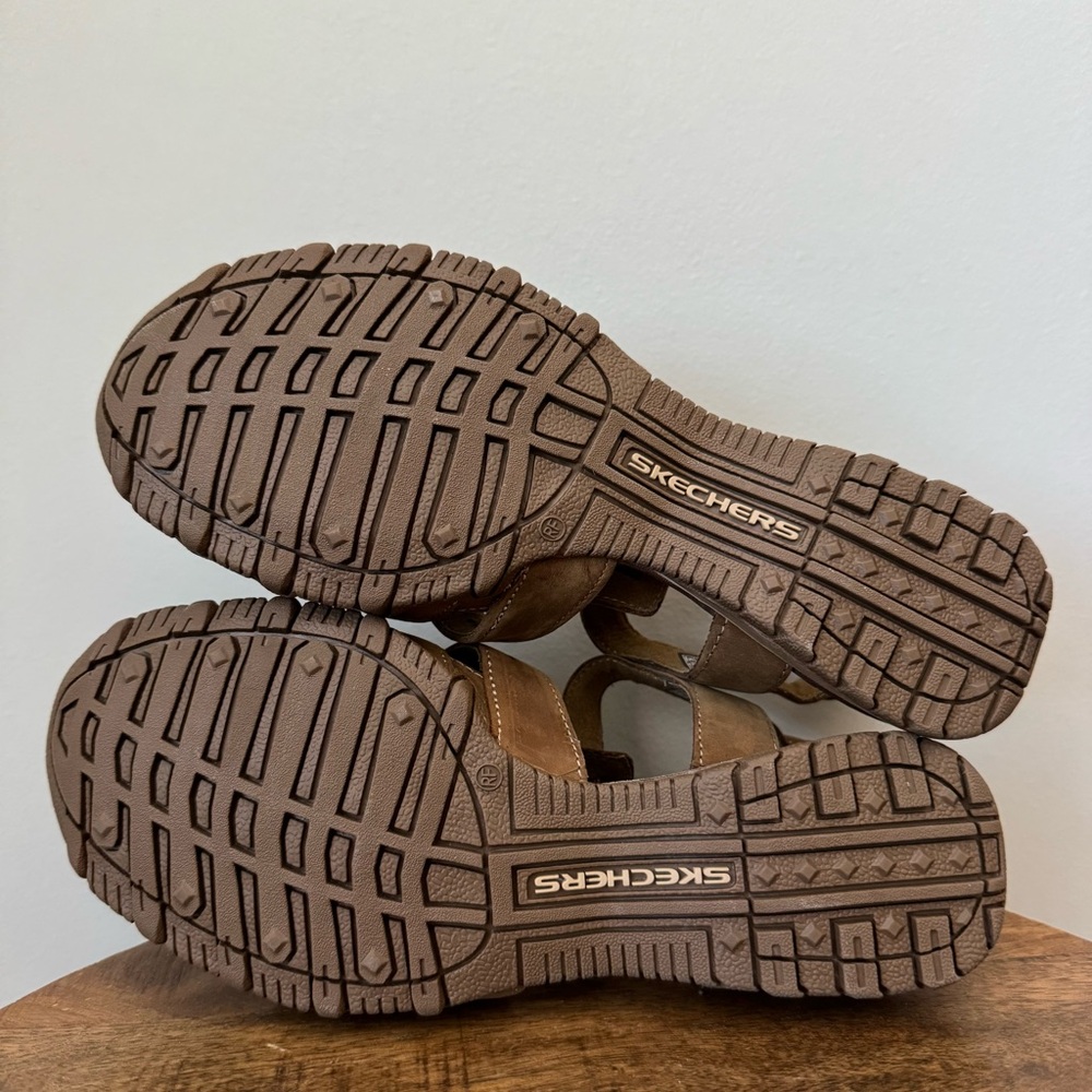 Skechers - Picture 7 of 8